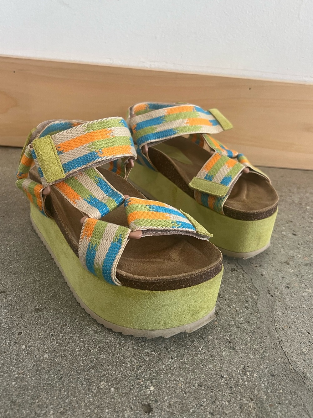 Intentionally Blank Zona Sandals - Picture 2 of 6